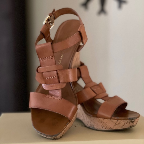Franco Sarto Cera Almond Leather Wedge Sandals, size 8 - Picture 2 of 3